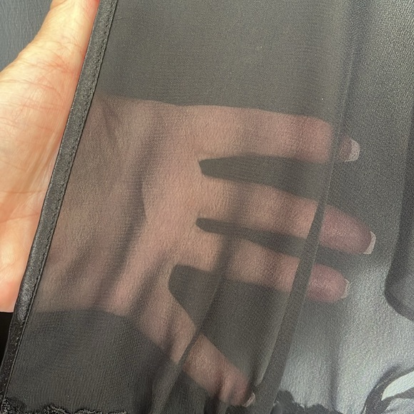 Lingerie - Picture 4 of 5